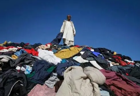 旧衣服丢弃污染环境