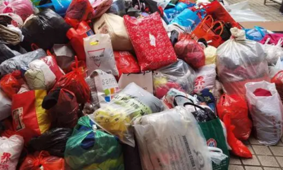 捐赠旧衣服有哪些规范或道德准则？